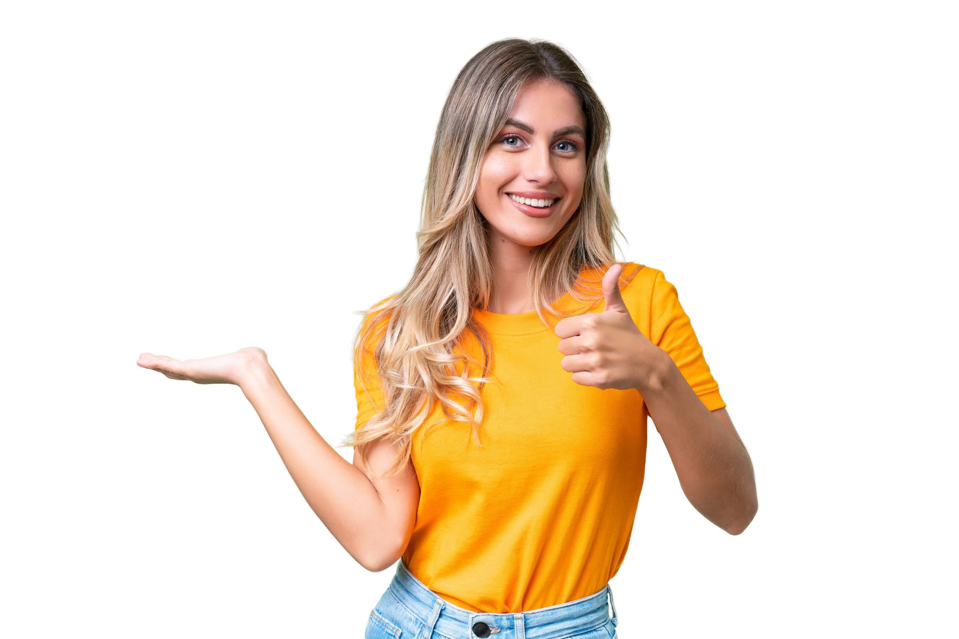 Une femme le pouce en l'air qui montre les coordonnées