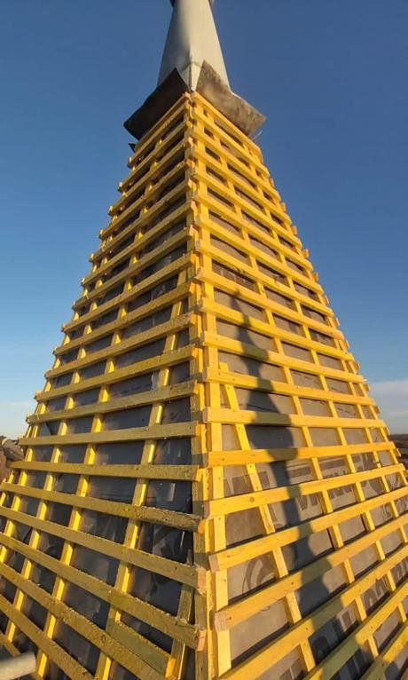 Toiture d'une chapelle en cours de rénovation