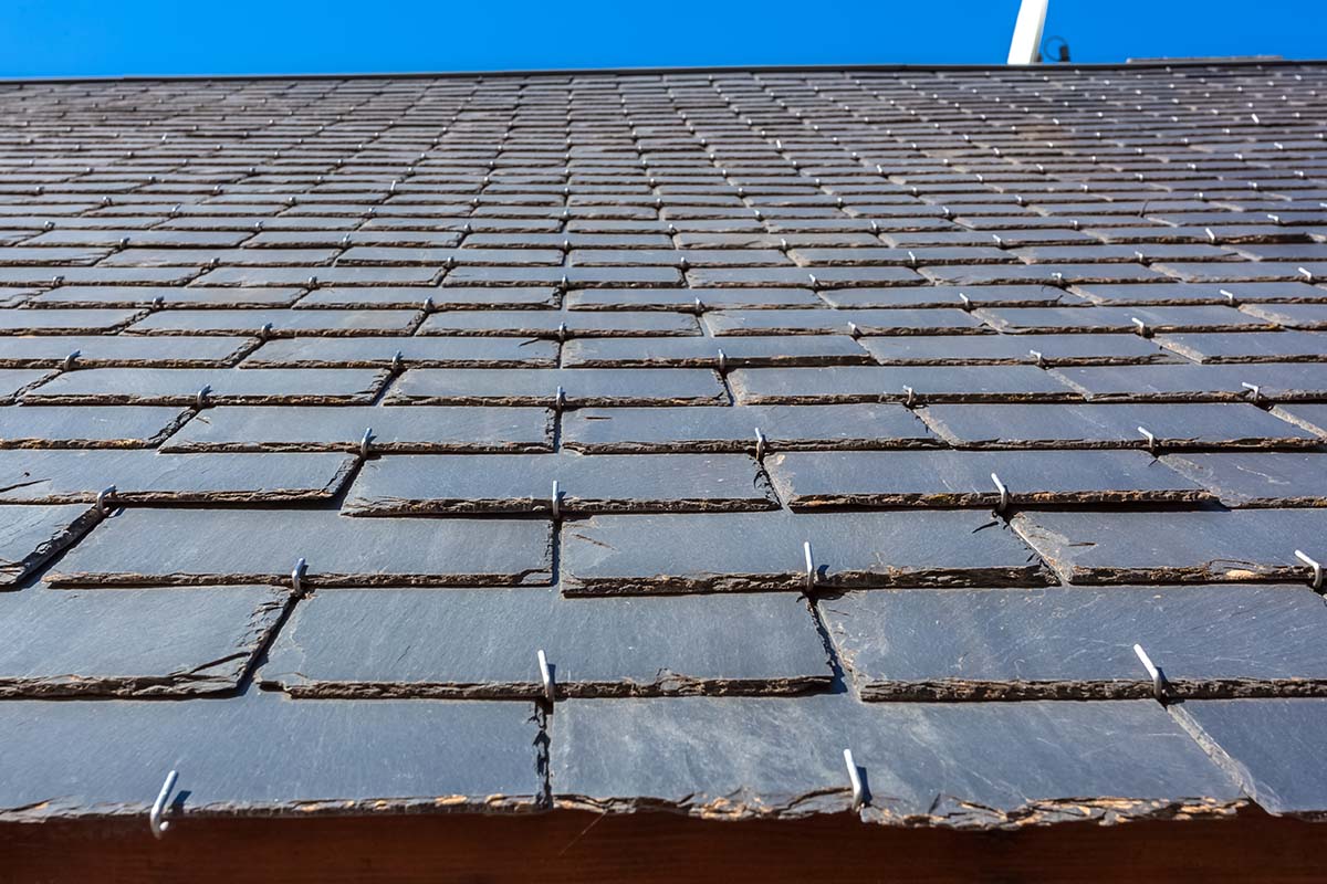 Toiture en plaques d'ardoise