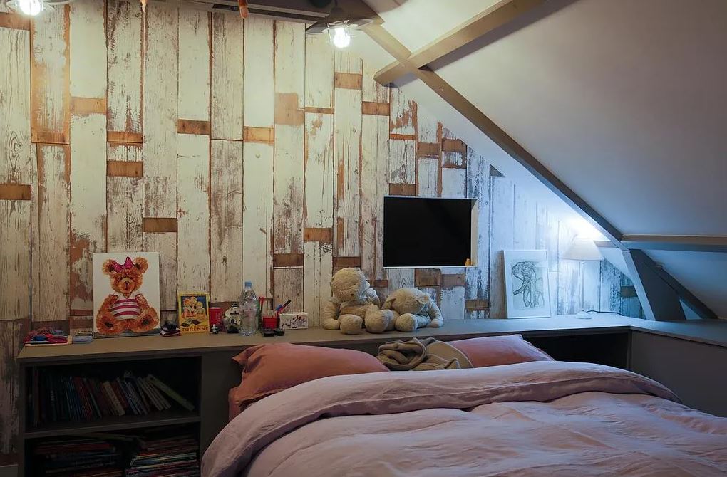 Chambre combles papier peint
