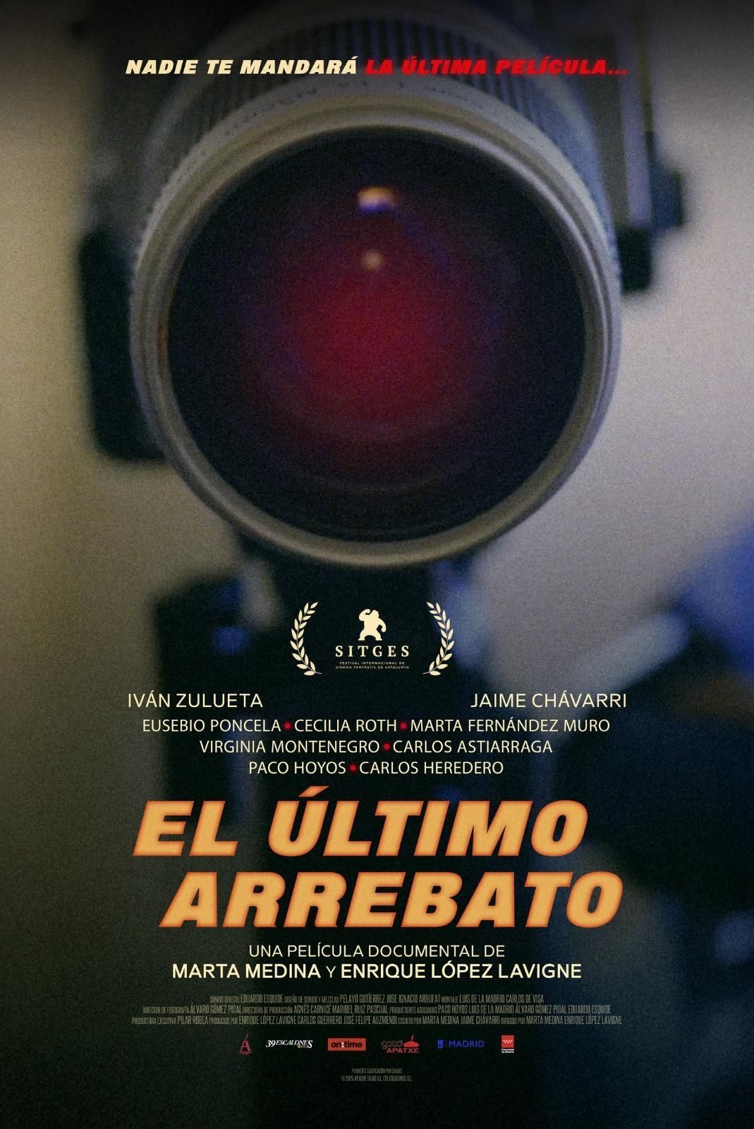 Afiche de la película: el ocular del telescopio predomina, título "El último arrebato" debajo, créditos