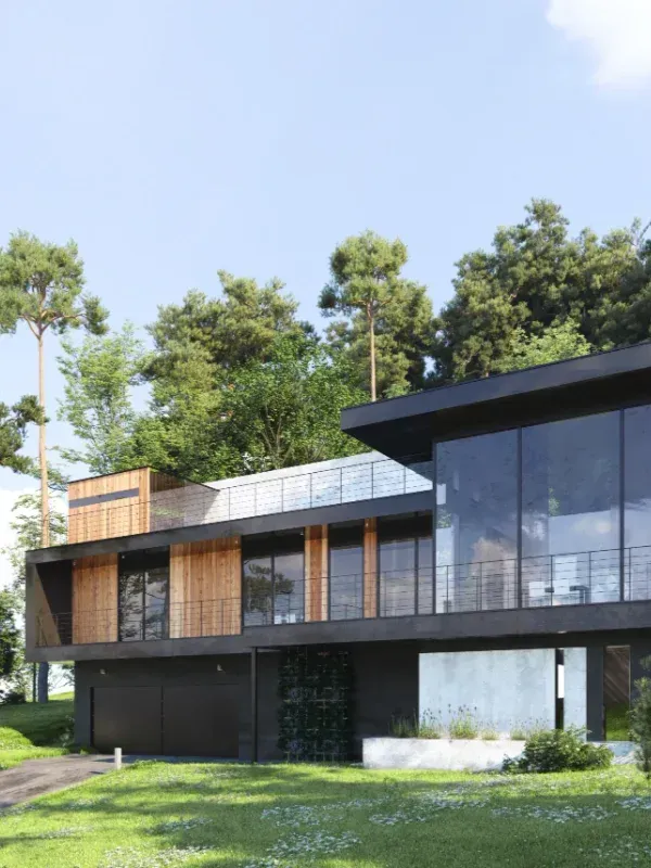 Casa moderna de dos plantas con fachada de madera oscura y cristal, rodeada de árboles y césped verde.