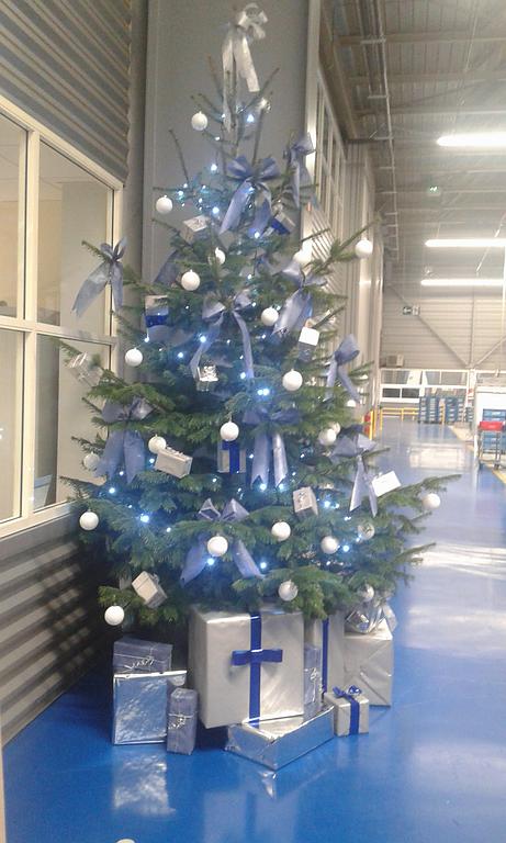 Sapin de Noel bleu et blanc à Lisieux