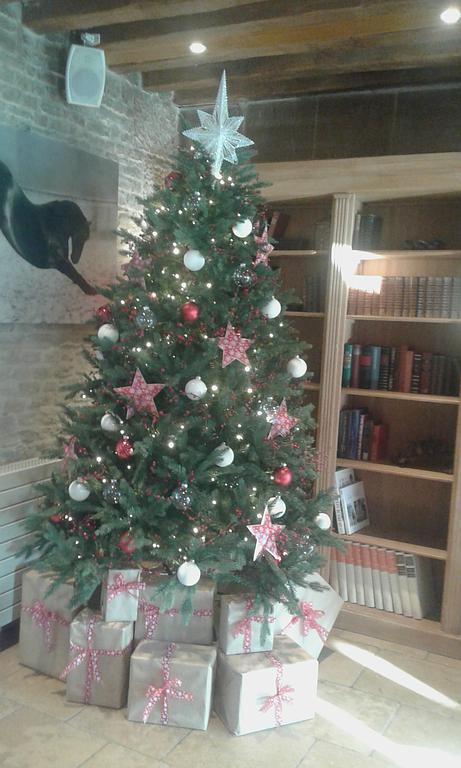 Sapin de Noël rose et blanc à Lisieux