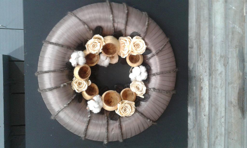 Cadre circulaire, rose beige