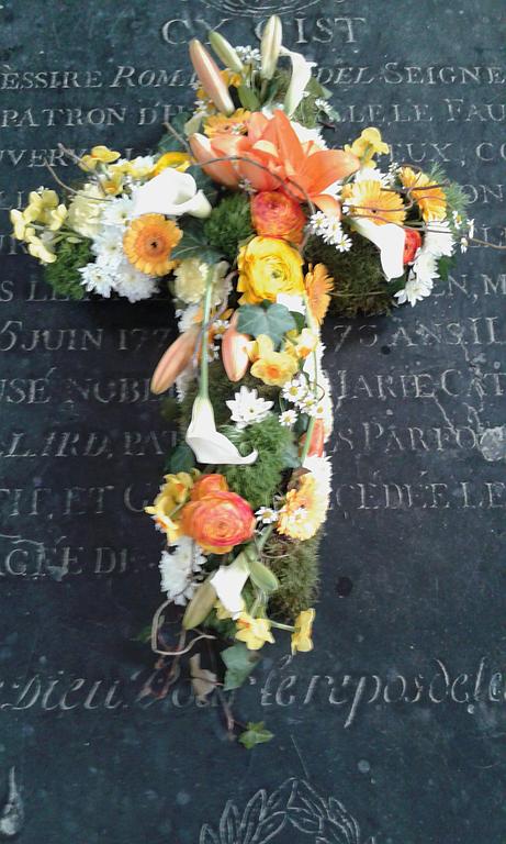 Croix de fleurs multi couleurs Au Jardin de Corine