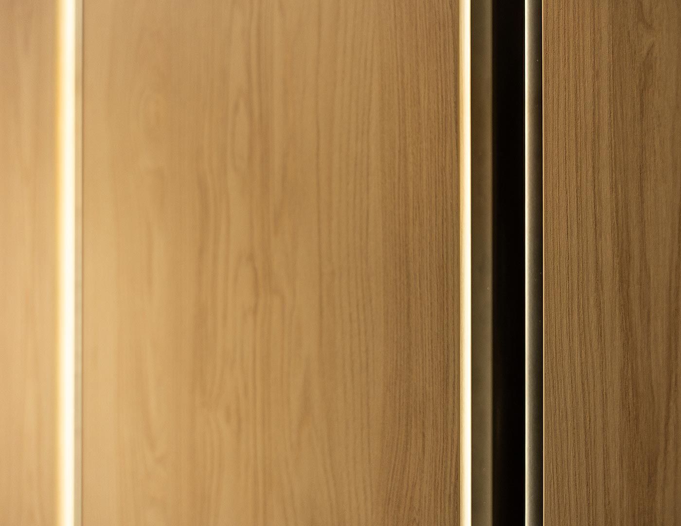 Klick-Mechanismus für den werkzeuglosen Wechsel des LED-Bandes