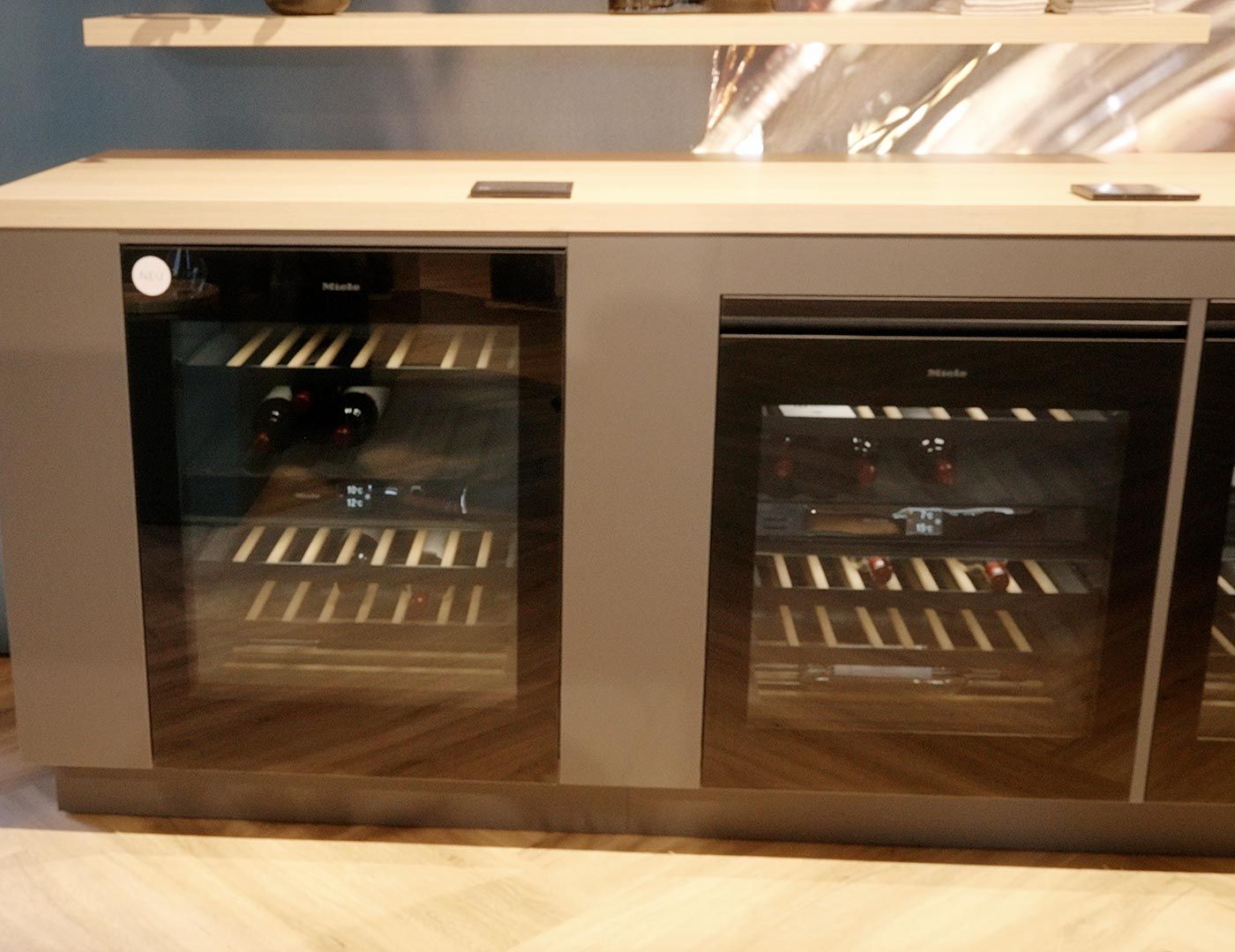 Im großen Modell lassen sich komfortabel 33 Bordeaux-Flaschen lagern