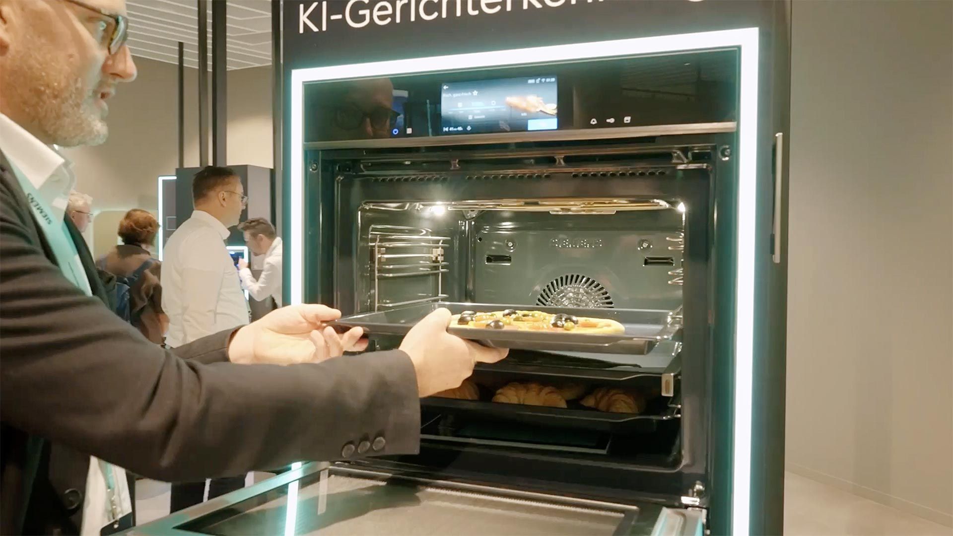 iQ700 studioLine Backofen mit KI-gesteuerter Gerichterkennung