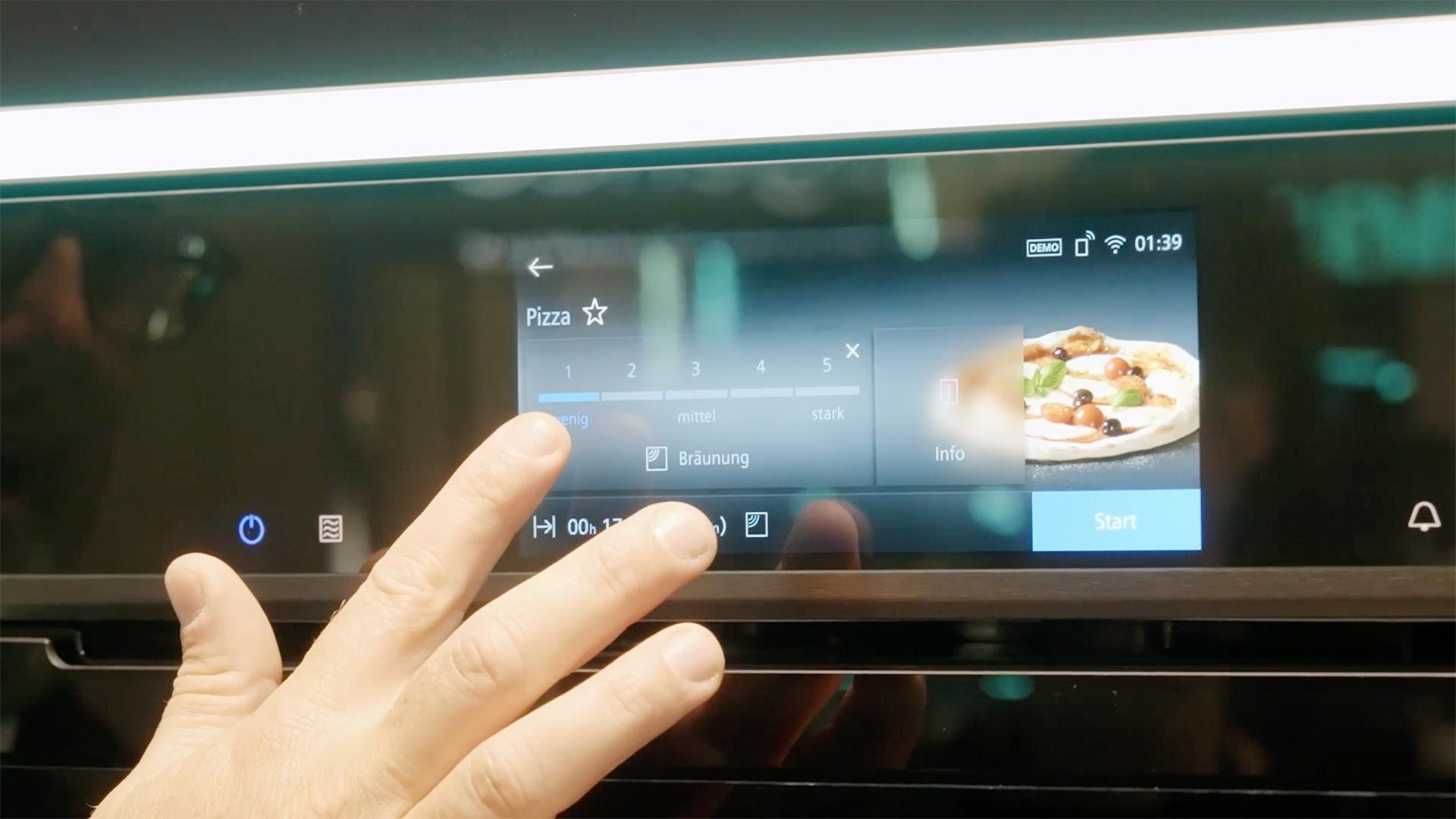 Dank integrierter Backofenkamera und künstlicher Intelligenz werden mittlerweile 80 Gerichte erkannt