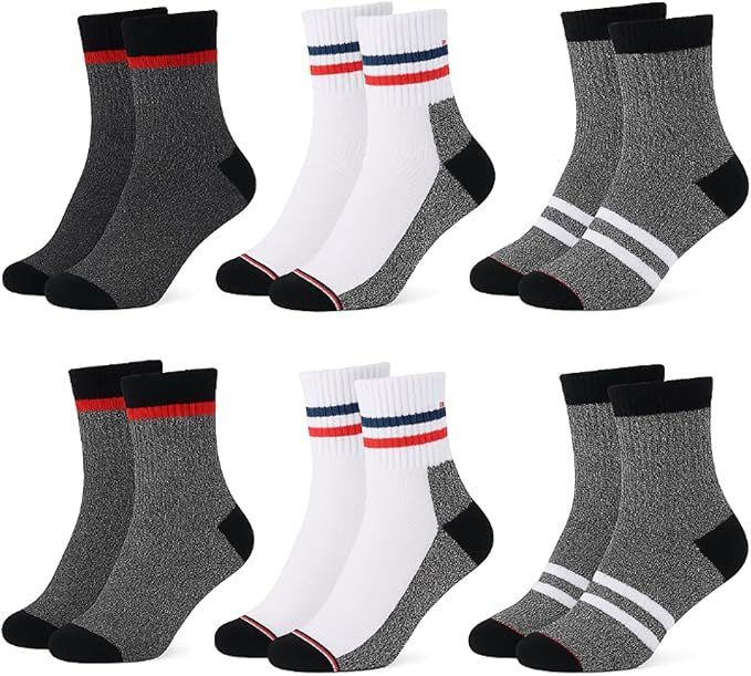 Seis pares de calcetines deportivos: dos pares de cada uno de los siguientes colores: negro, blanco y gris, con rayas y punteras y talones en contraste.