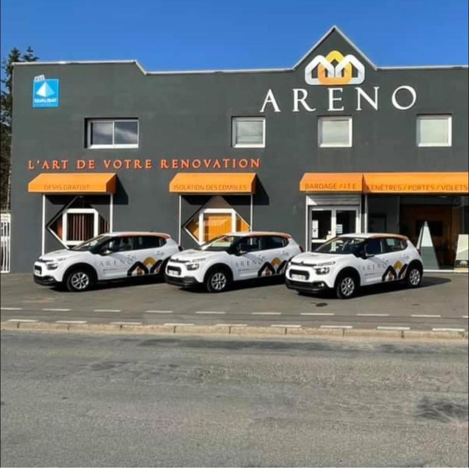 Devanture société Areno avec trois véhicules aux couleurs de l'entreprise