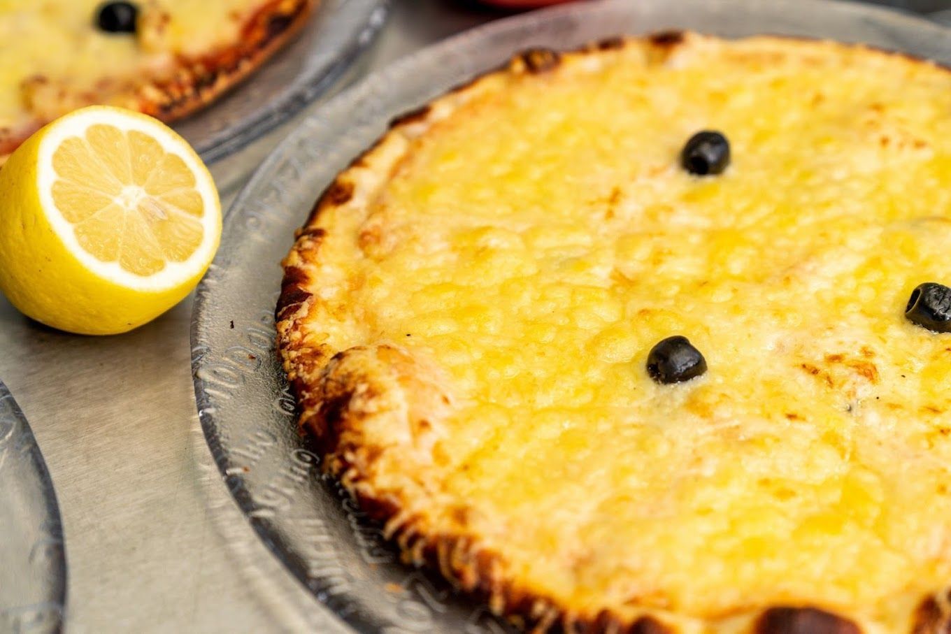 Photo d'une pizza au fromage