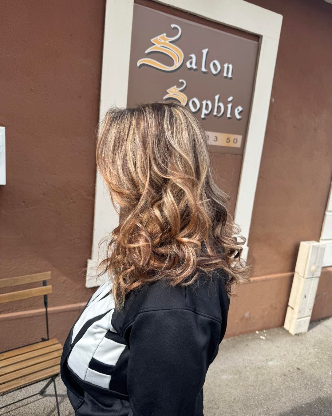 Cheveux avec boucles anglaises