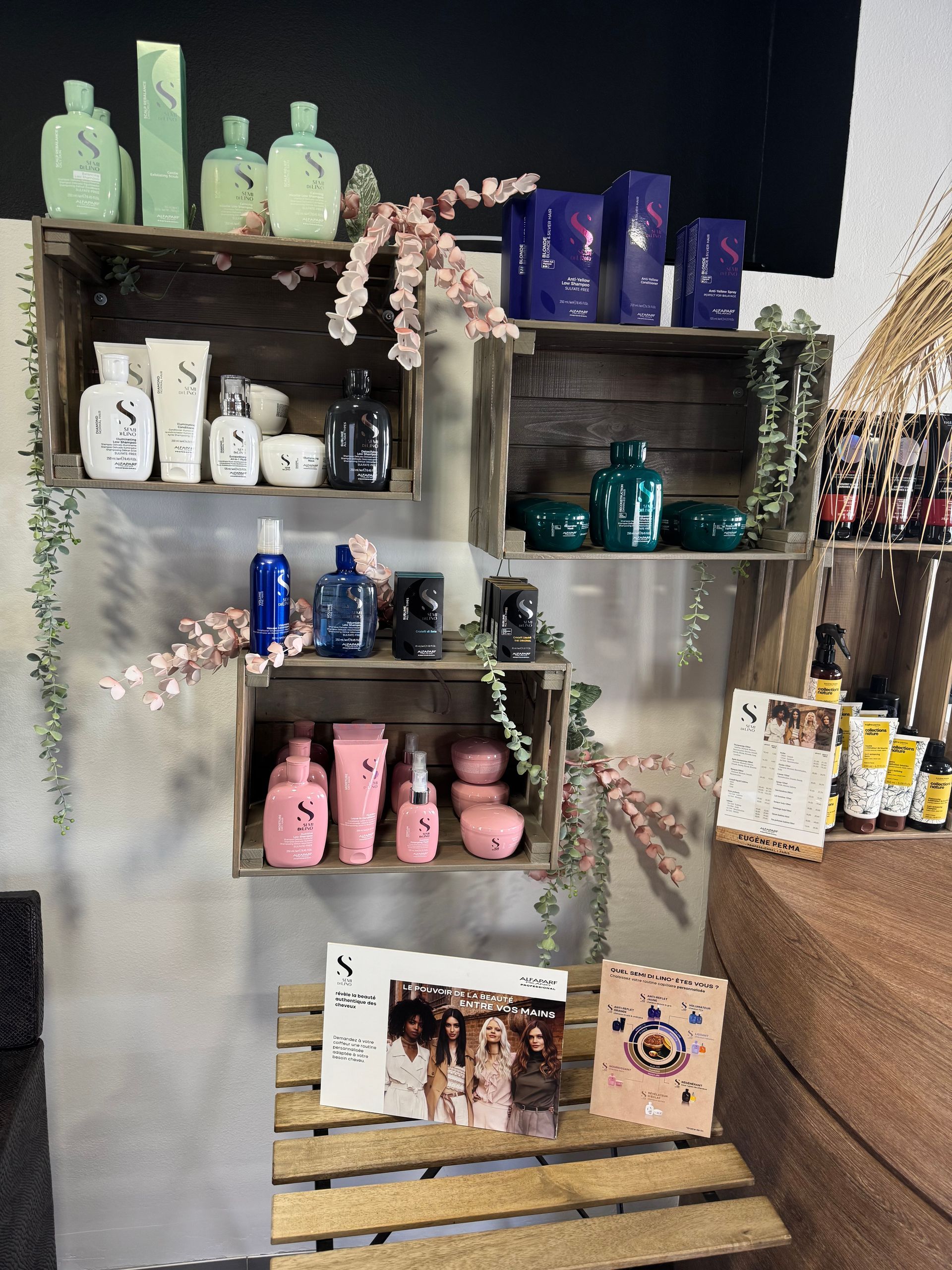 Des produits de salon de coiffure.