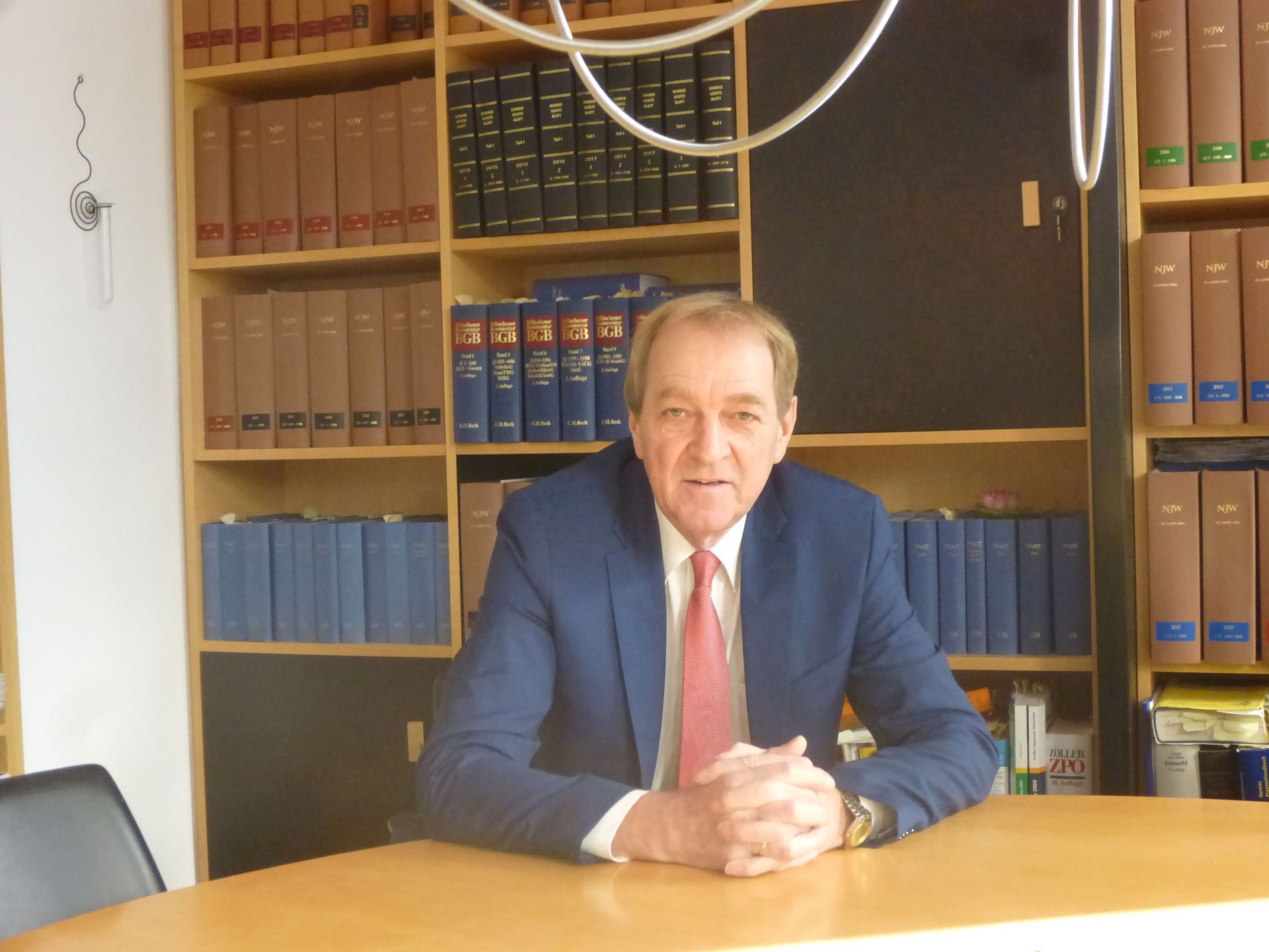Reimar Scheu in seiner Kanzlei
