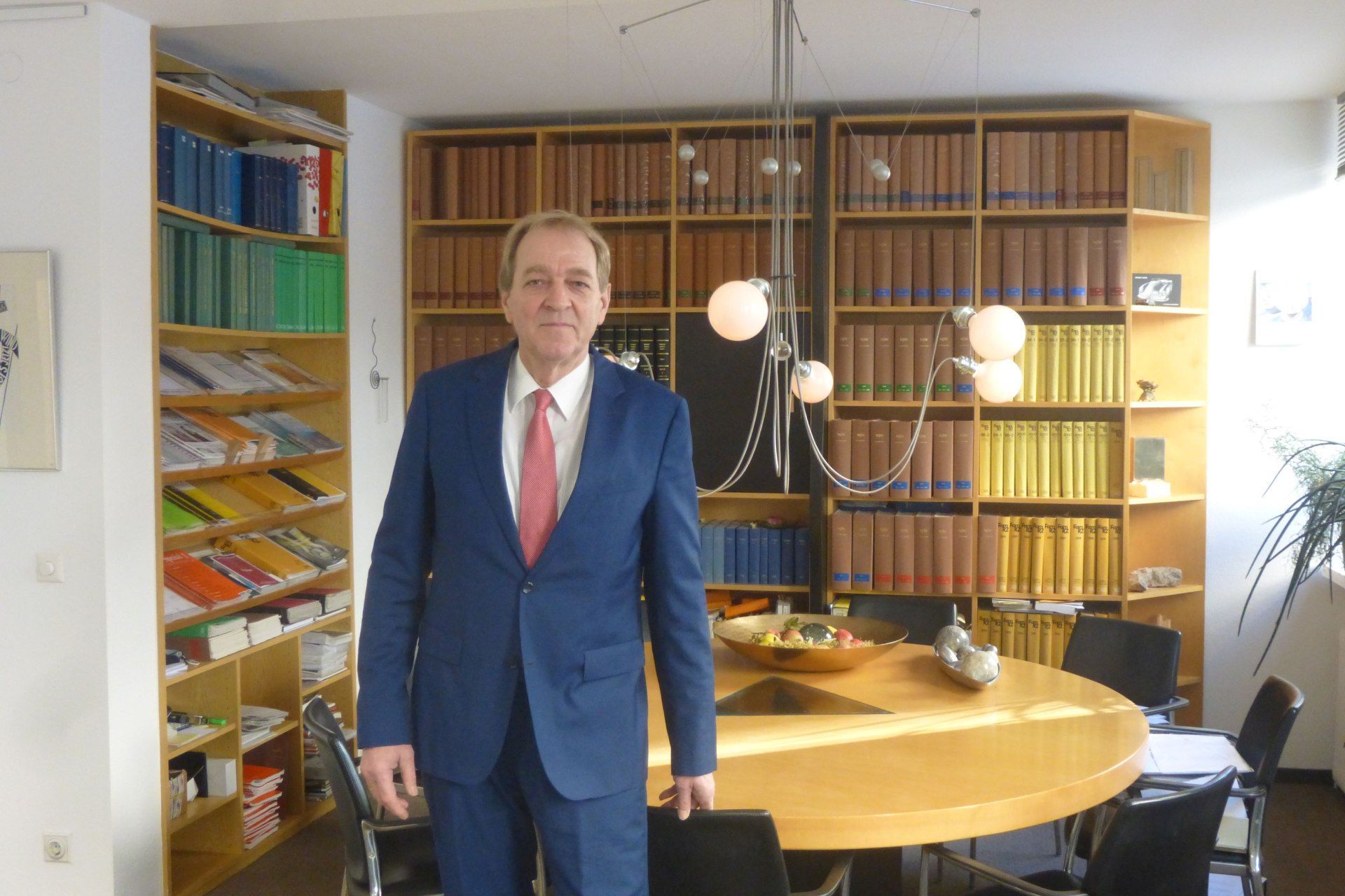 Reimar Scheu in seiner Kanzlei