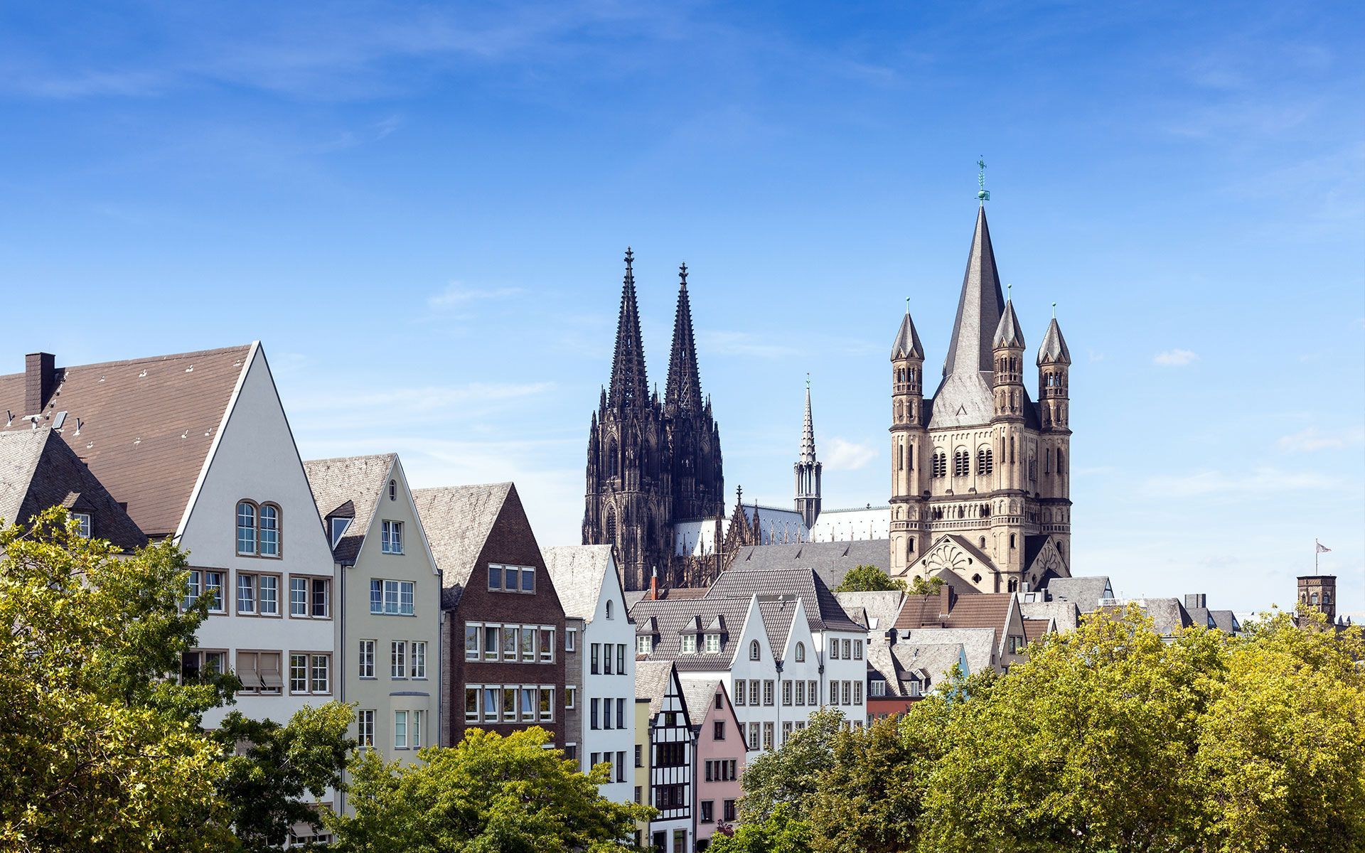 Brücke über einen Fluss in Köln