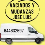 Furgoneta blanca con número de teléfono 644632697, fondo amarillo con el texto 