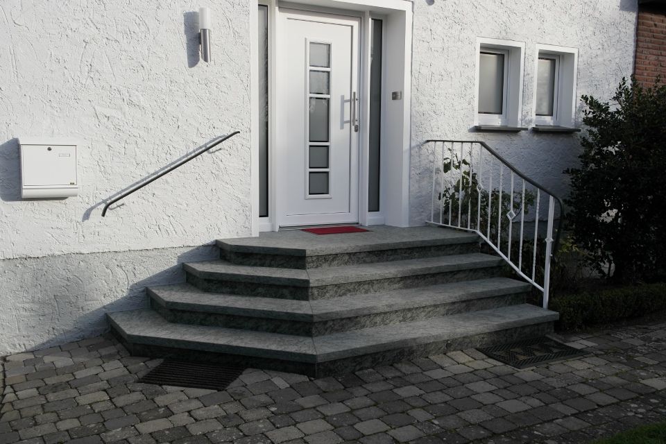 Eingangstreppe aus Naturstein