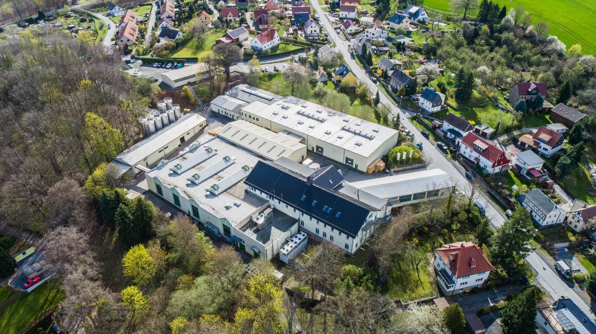 Luftaufnahme eines Gebäudes von Bergi Plast