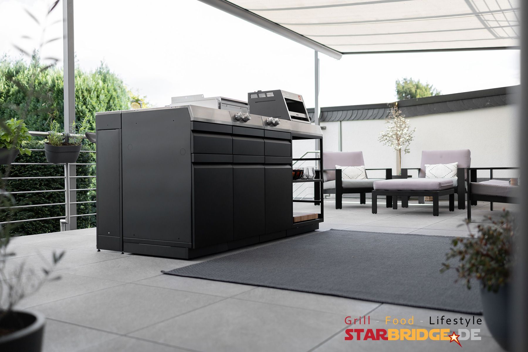 Terrasse mit Außenküche