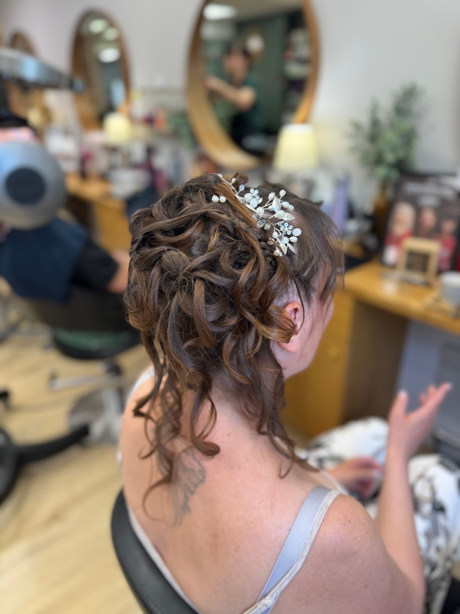 Boucles pour une coiffure de mariage