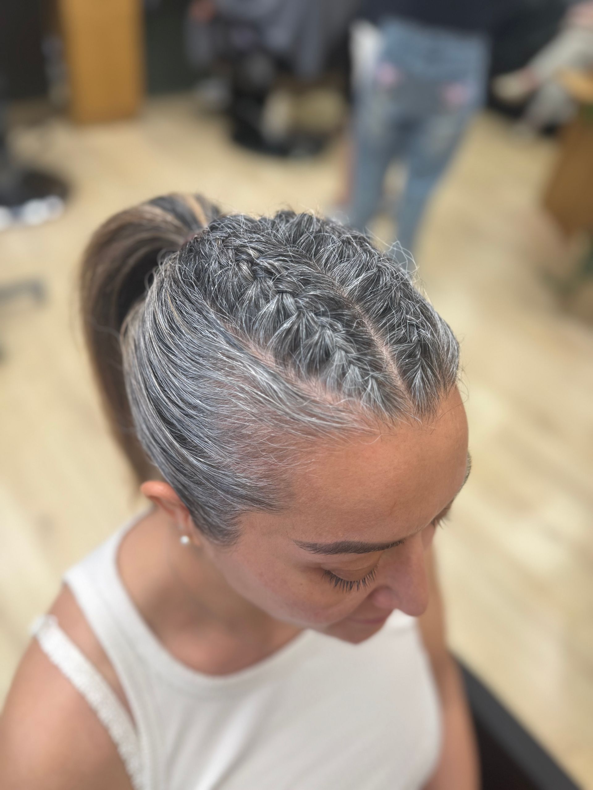 Femme aux tresses africaines