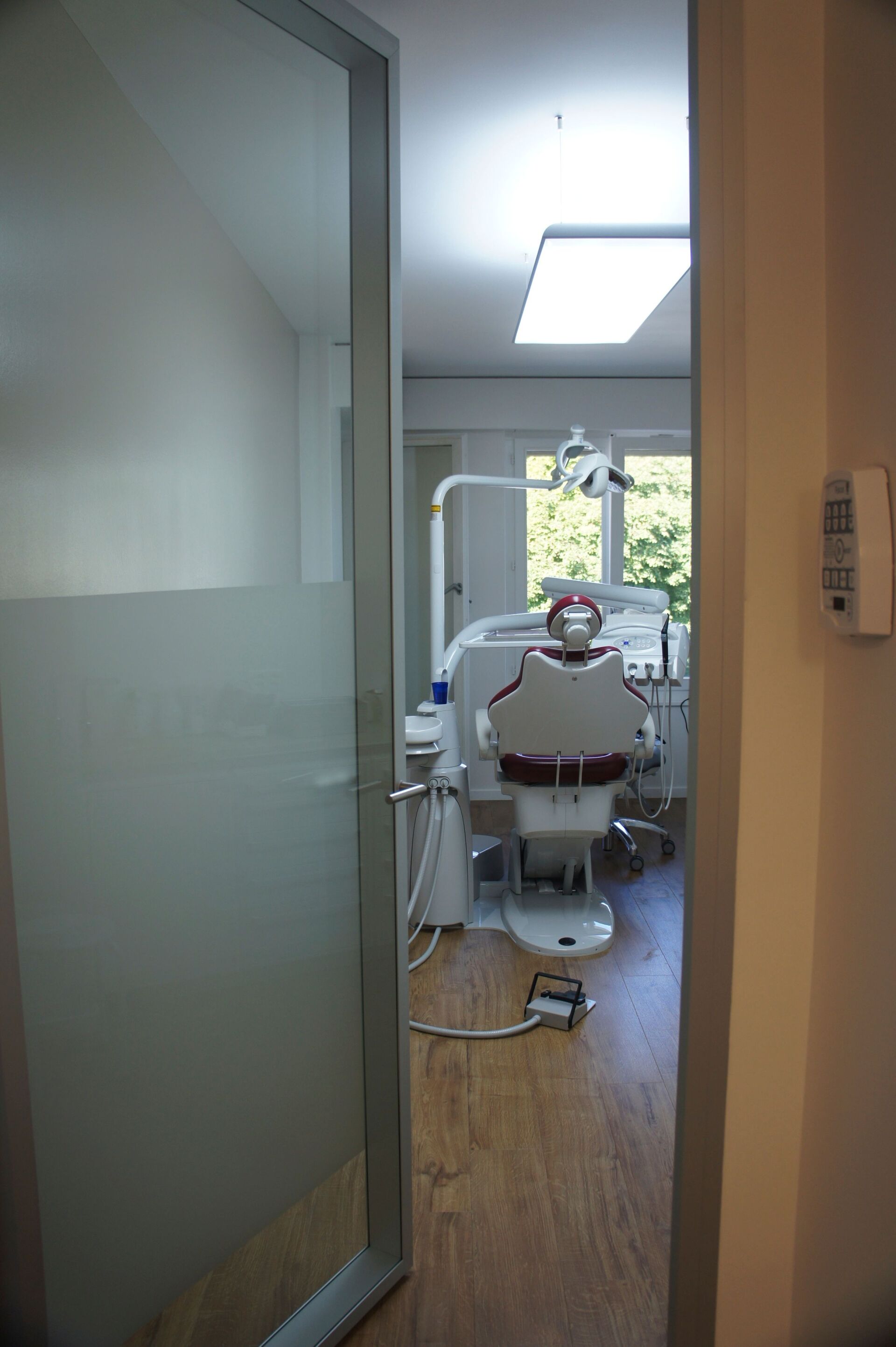 Cabinet dentaire - Dr Rafik Damardji - Nyon - accueil - salle de soins