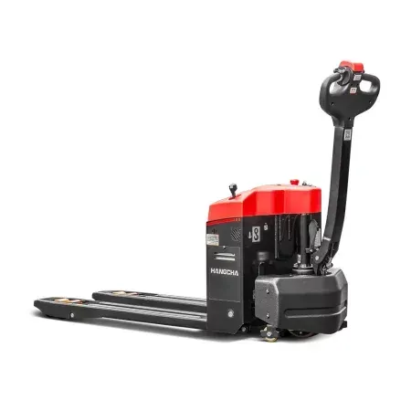 Transpaleta eléctrica, de color negro y rojo, con mango elevado, sobre fondo blanco.