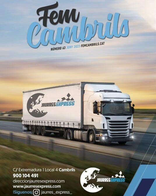 Un camión blanco circula por una carretera con las palabras