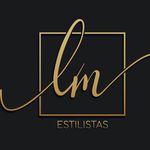 Logotipo de caligrafía "lm" dorada en un cuadrado dorado sobre fondo negro; texto "ESTILISTAS" debajo.