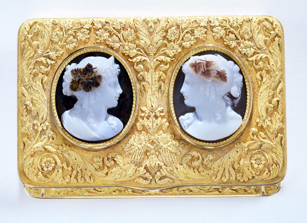 Tabatière or camées déb. XIXème