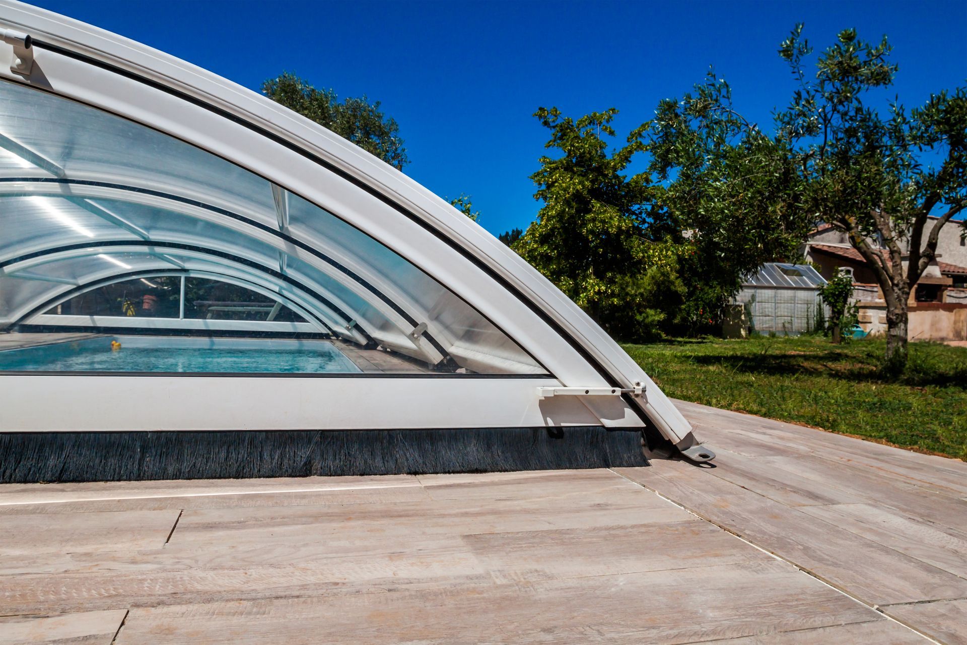 Abri de piscine fermé