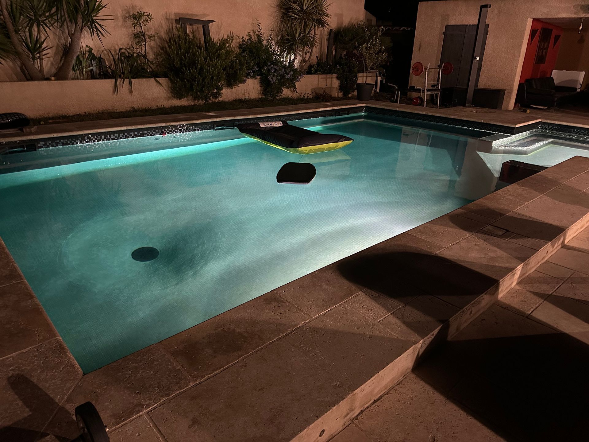 Piscine avec éclairage