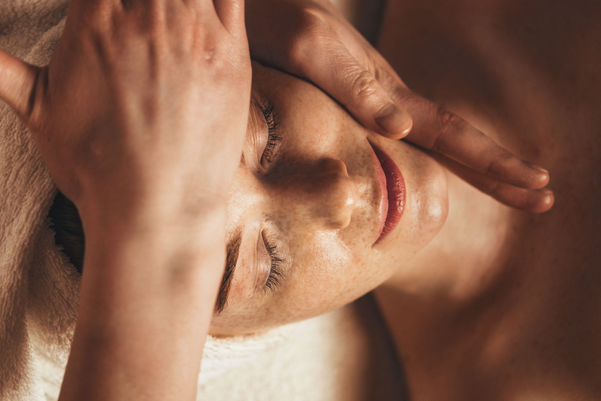 Une femme en cure de cryolipolyse