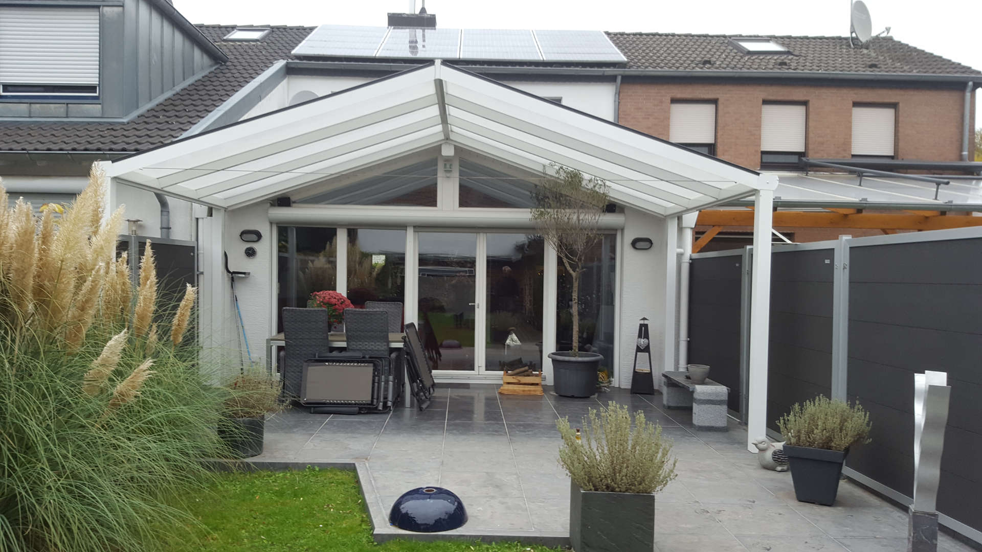 Terassenüberdachung als Spitzdach