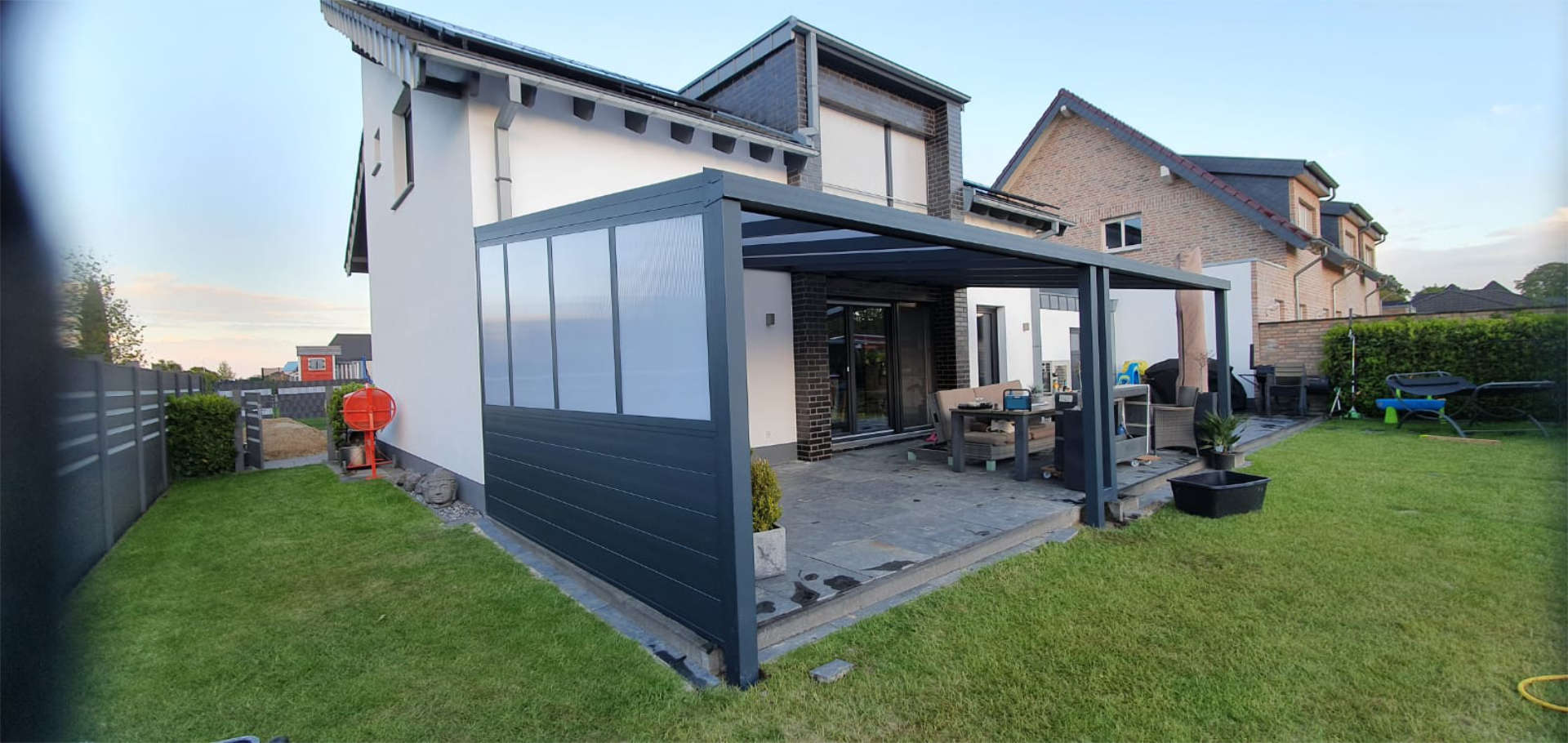 Terrassenüberdachung mit Seitenwand