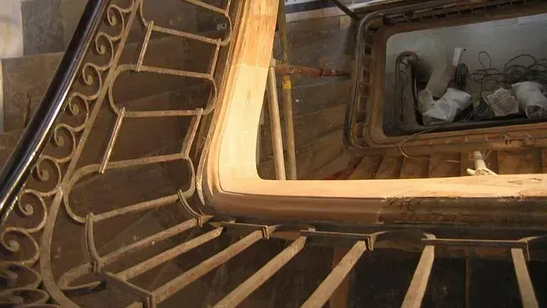 Restauration de l'escalier d'un grand bâtiment
