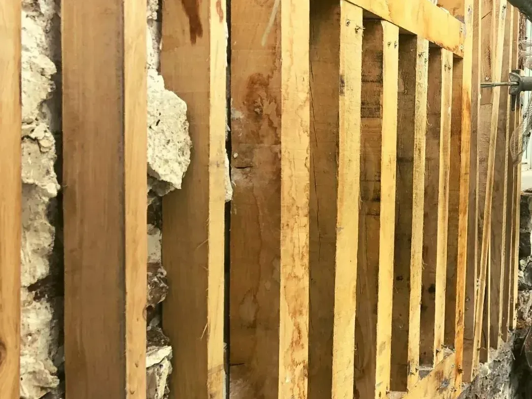 Pans de bois pour la création d'une façade à colombages