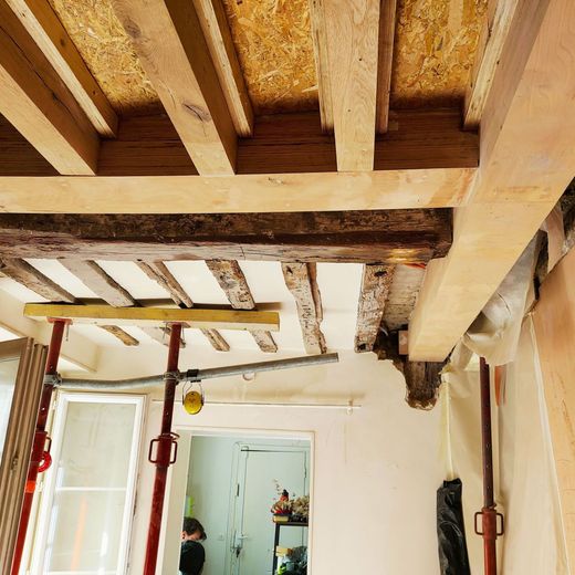 Plancher en bois d'une vieille bâtisse