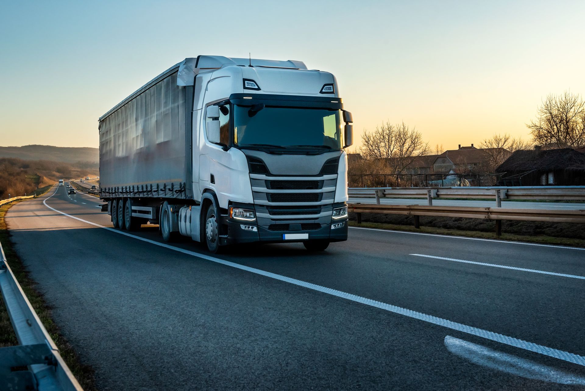 Camion de transport sur une route