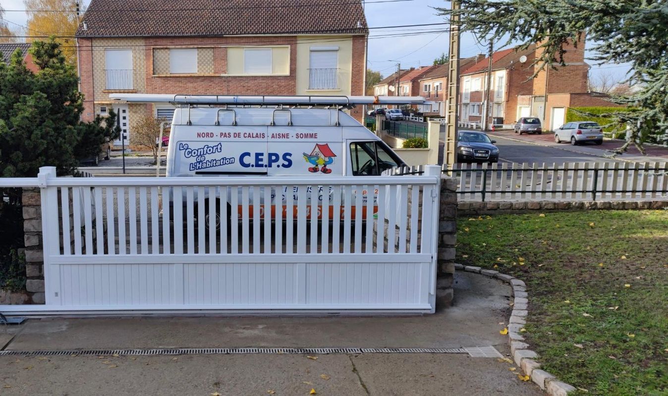 Portail motorisé en aluminium