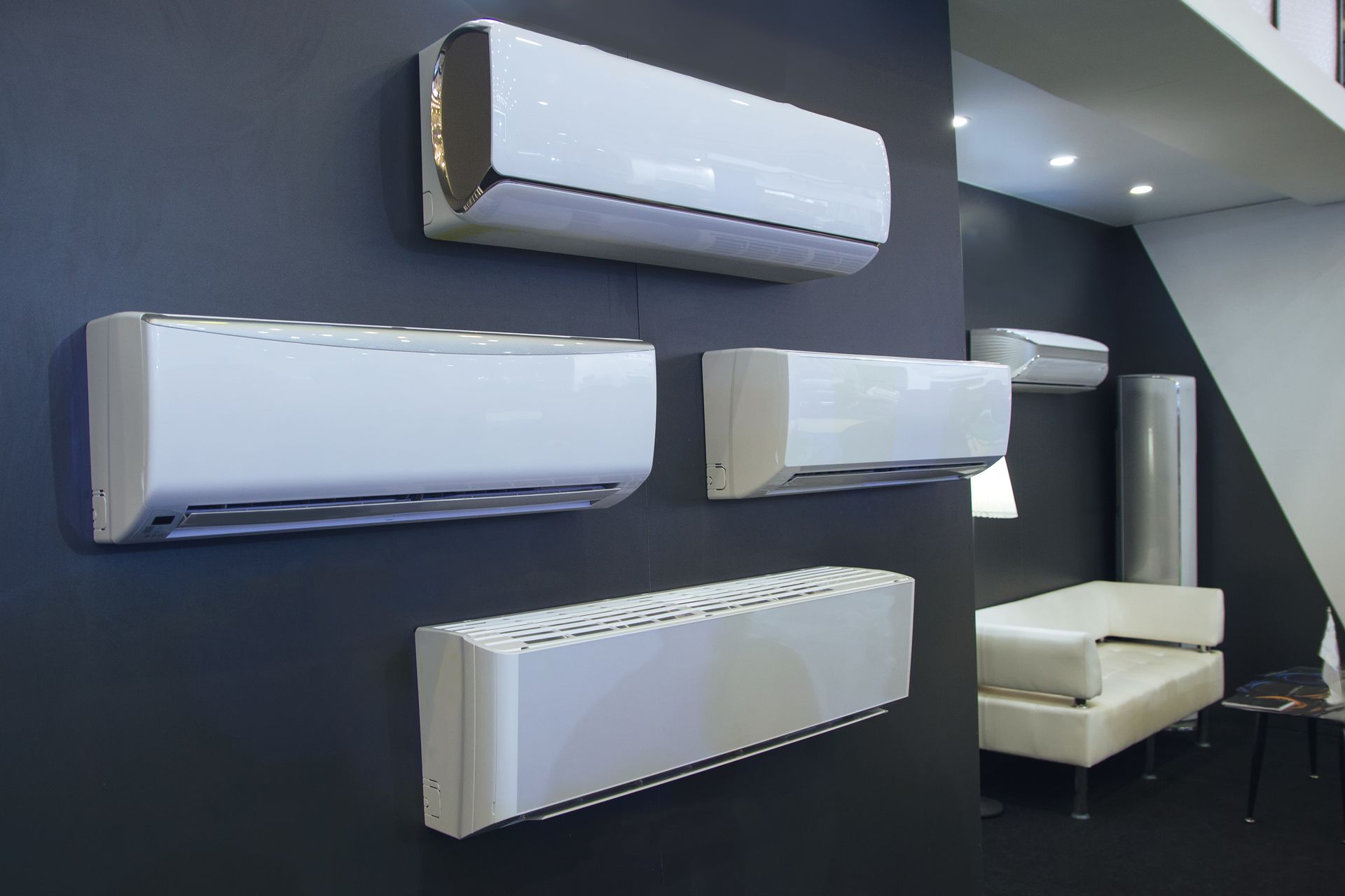 Plusieurs PAC air/air placés au mur