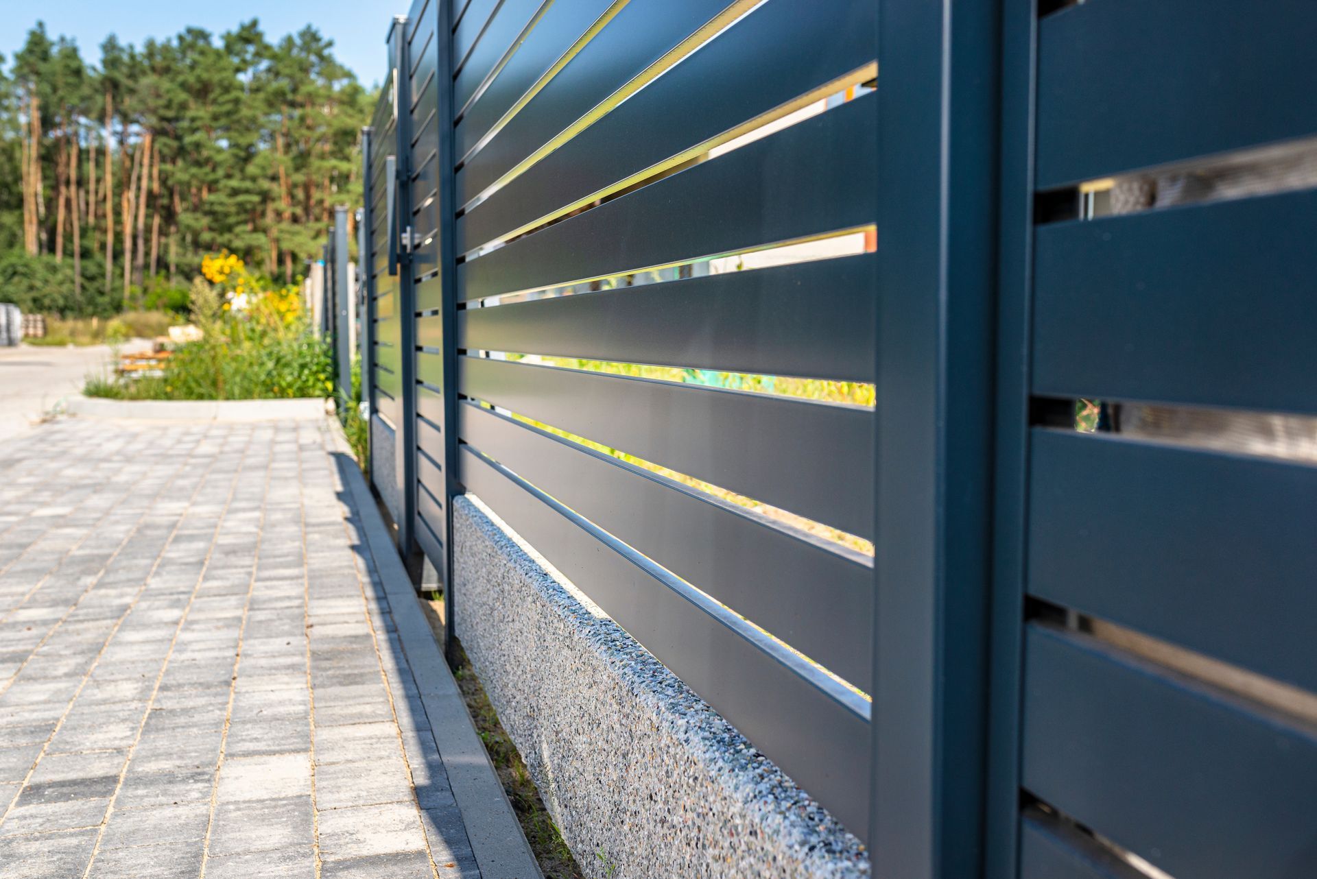 Portail en aluminium gris
