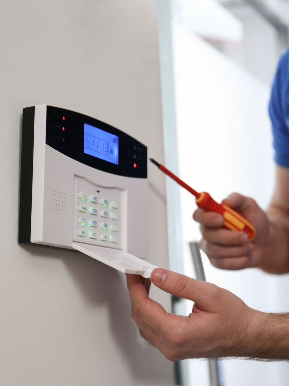 Installation d'alarme par un technicien