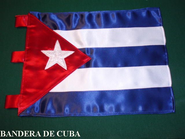 Una bandera azul, blanca y roja con las palabras Bandera de Cuba debajo.