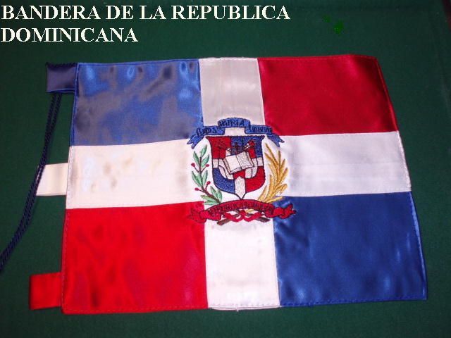 A bandera de la republica dominicana flag on a green background