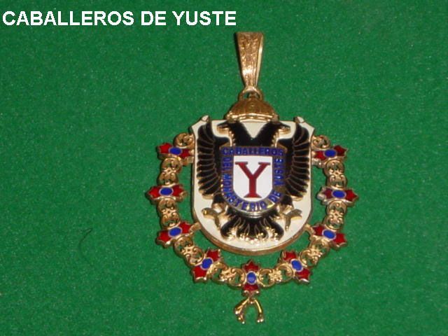 Un colgante con la letra y