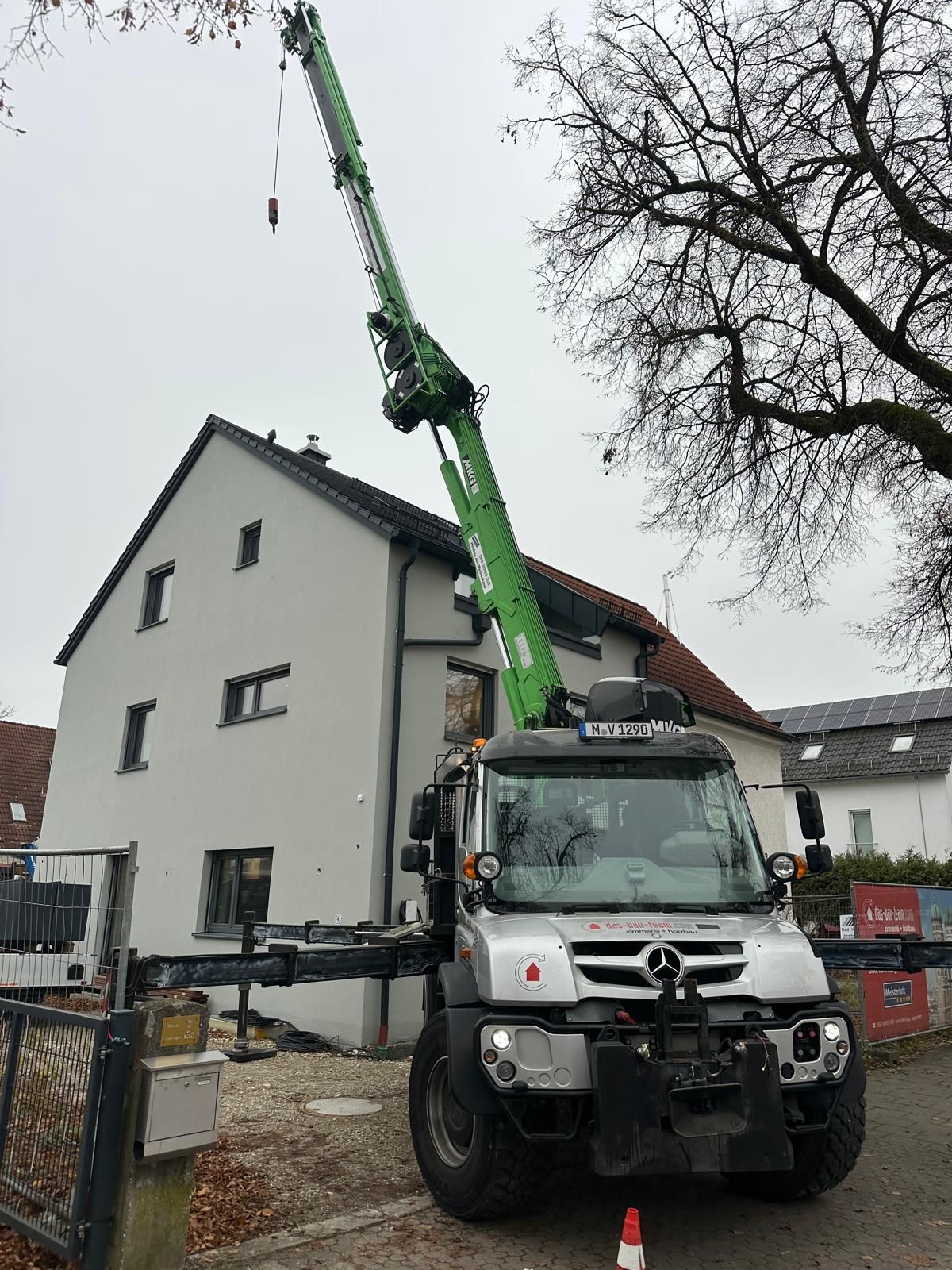 Kranarbeiten am Haus – Holzbau Montage im Großraum München